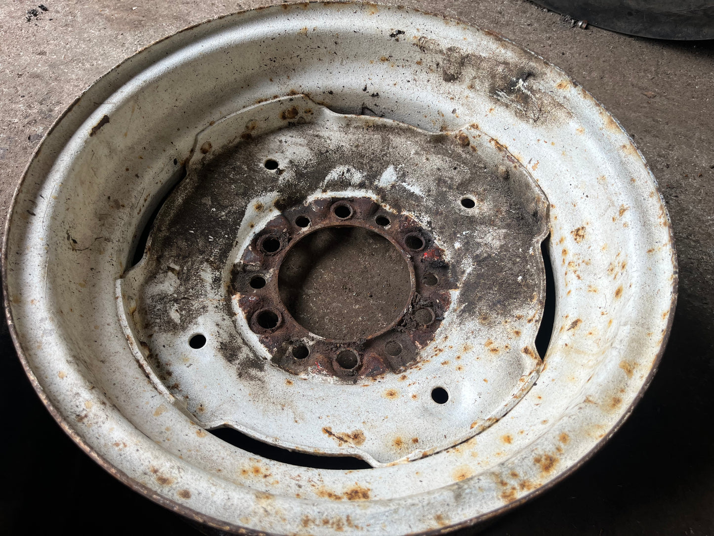 Massey Ferguson 16’’ front wheels