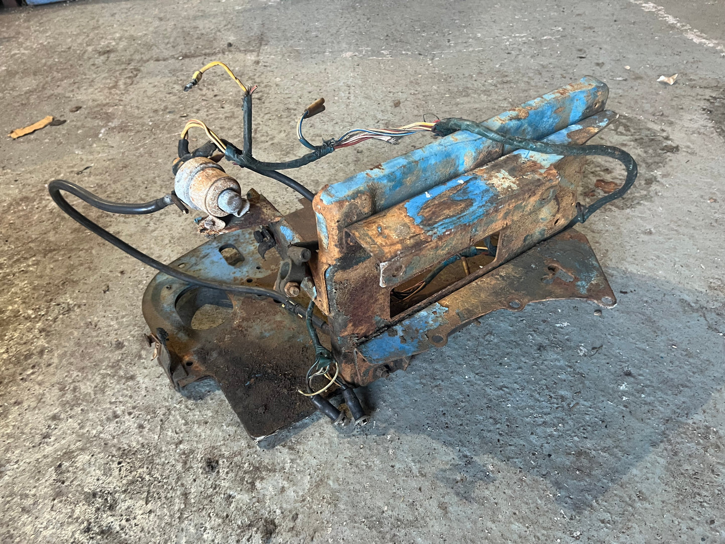 Fordson major battery tray assy