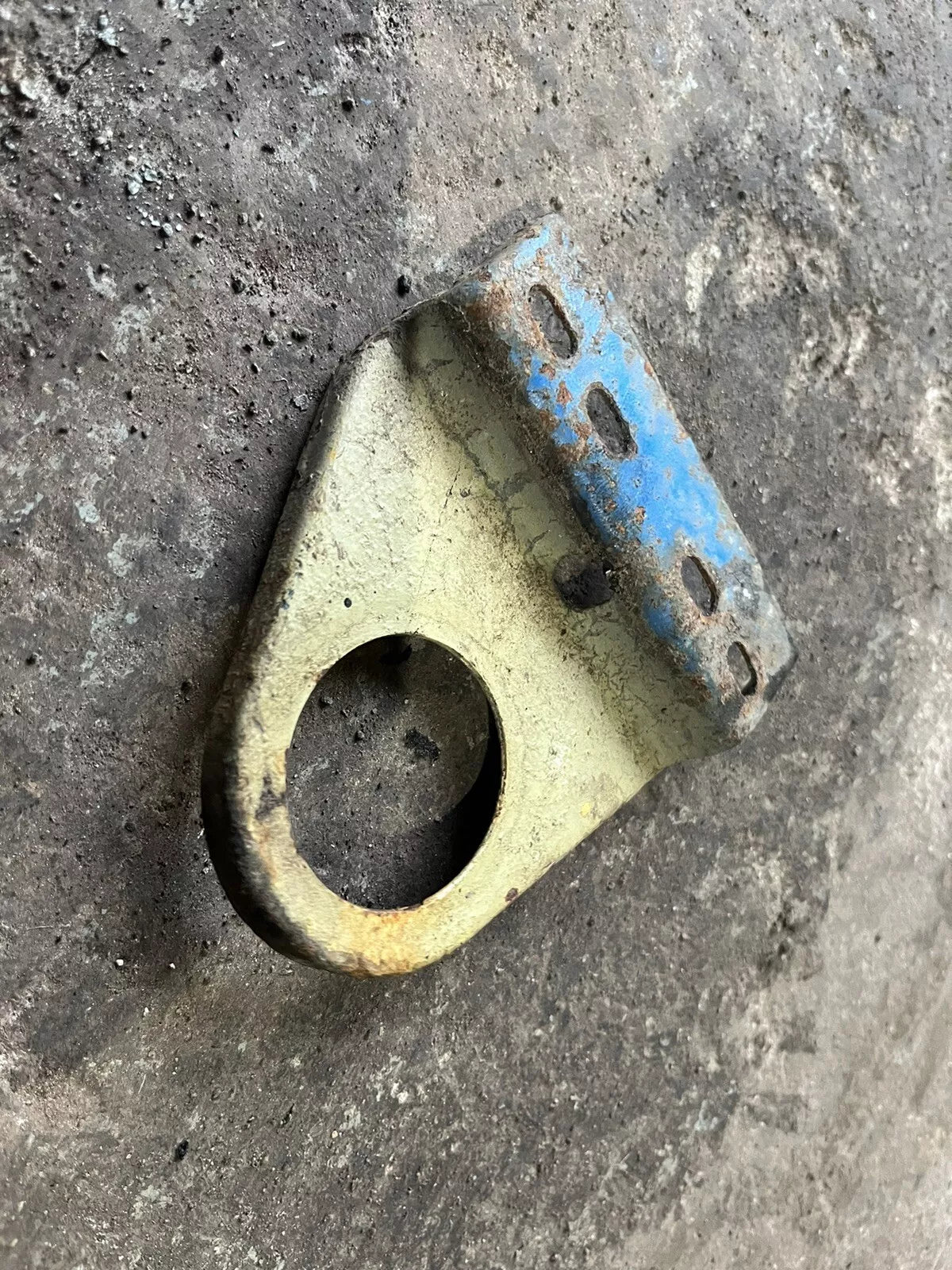 Fordson dexta / Super Dexta Major Radiator Filler Neck Bracket