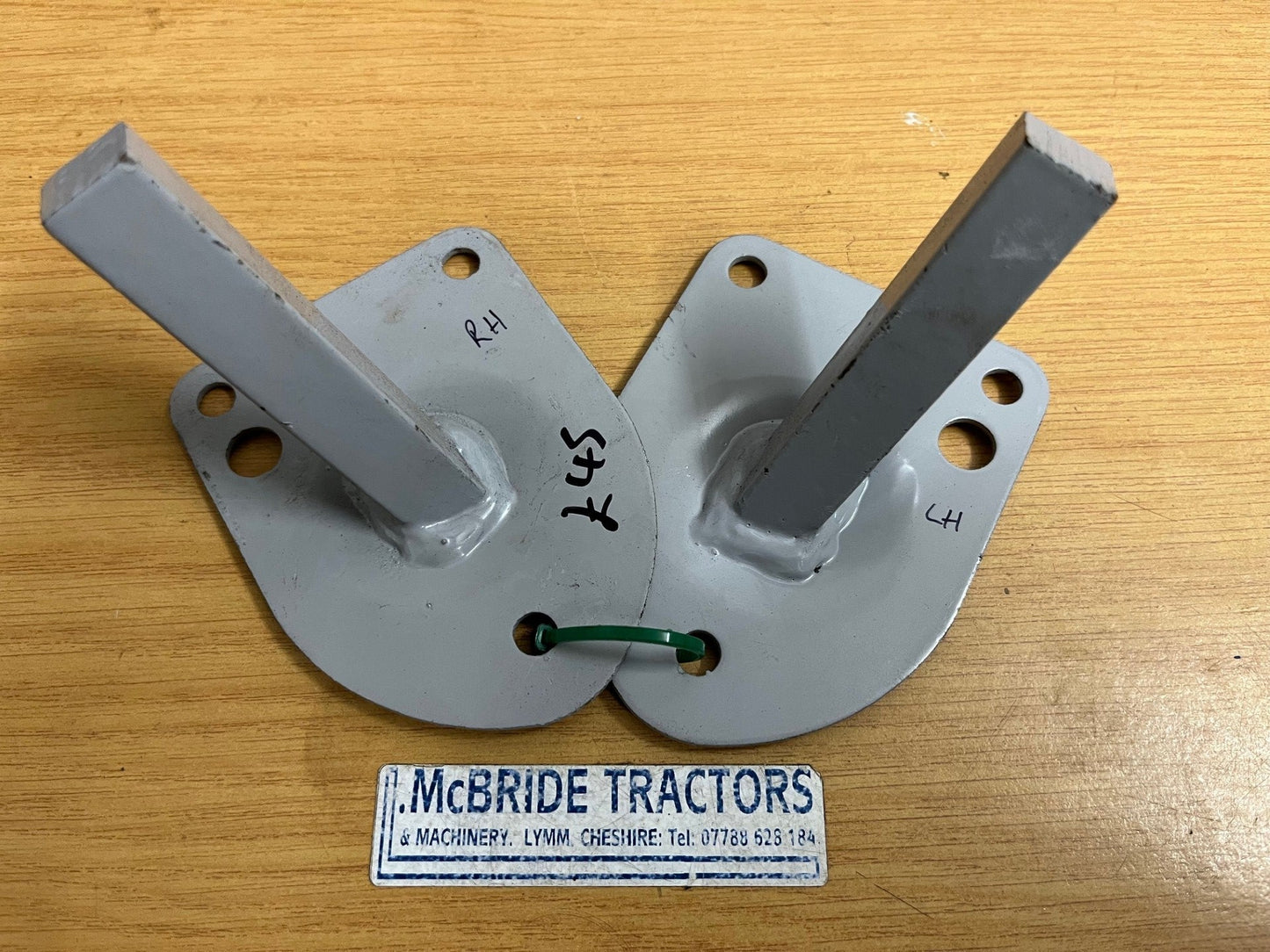 MAJOR REAR LIGHT POLE BRACKETS