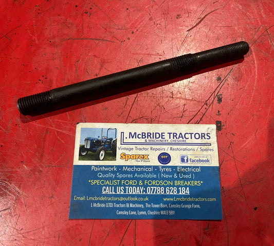 Cylinder head lnjector stud