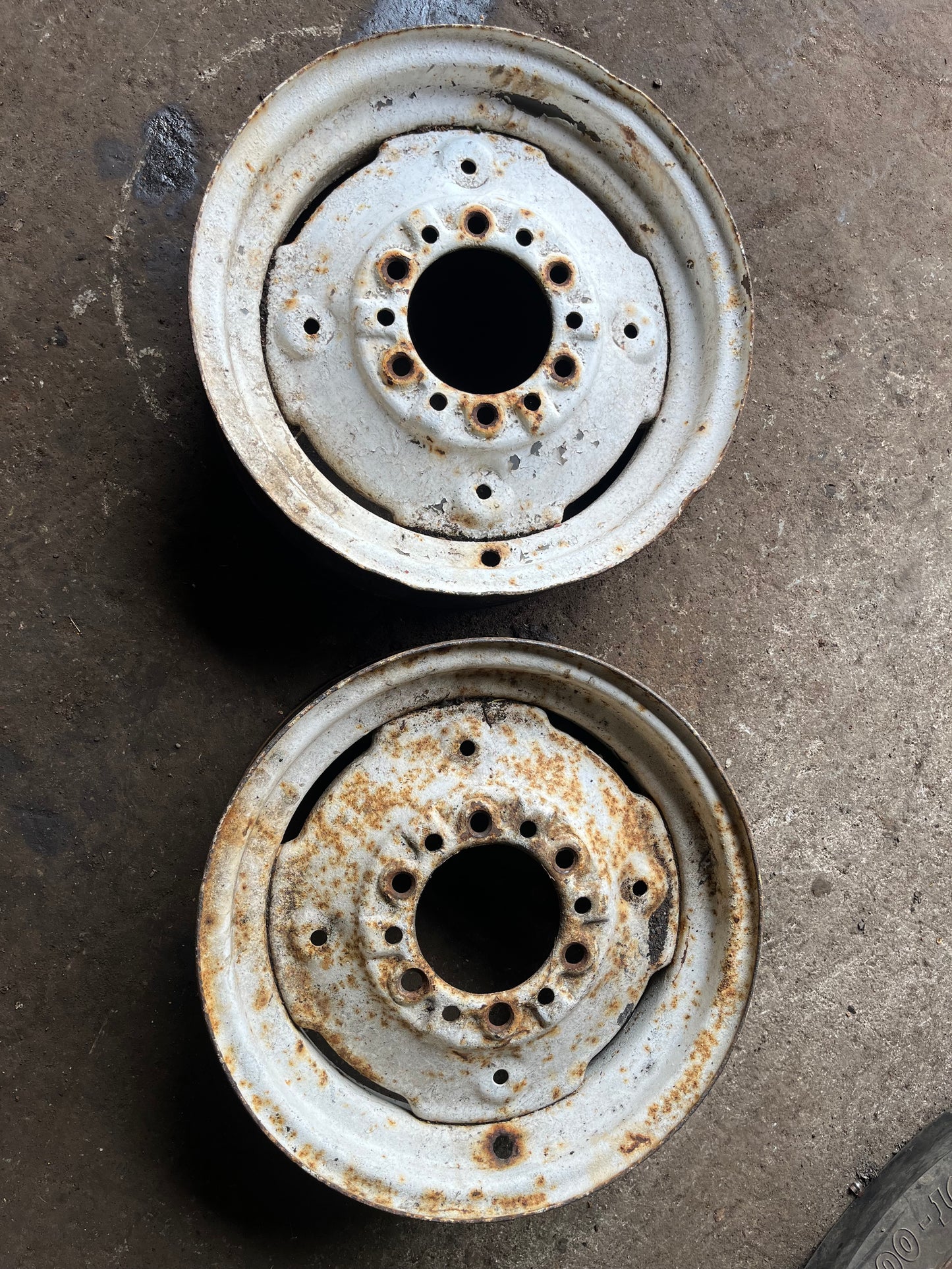 Massey Ferguson 16’’ front wheels