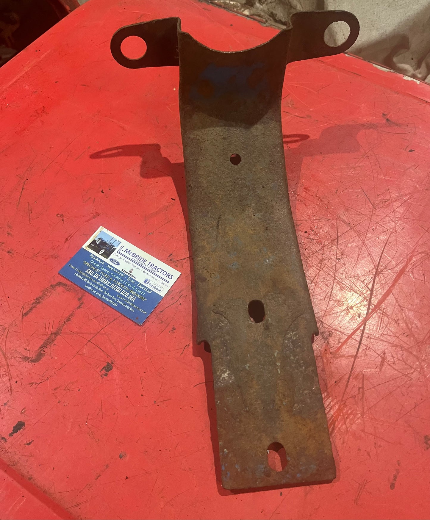 Tipping pipe bracket