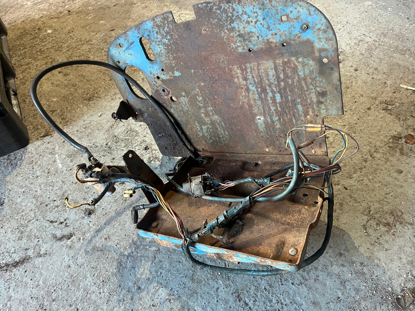 Fordson major battery tray assy