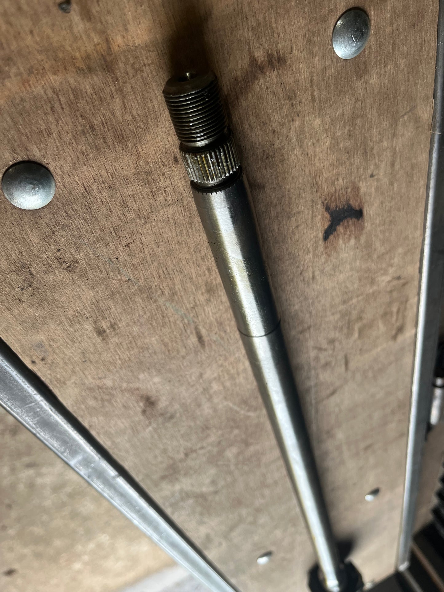 Ford 2000 / 3000 Steering box shaft & nut assy