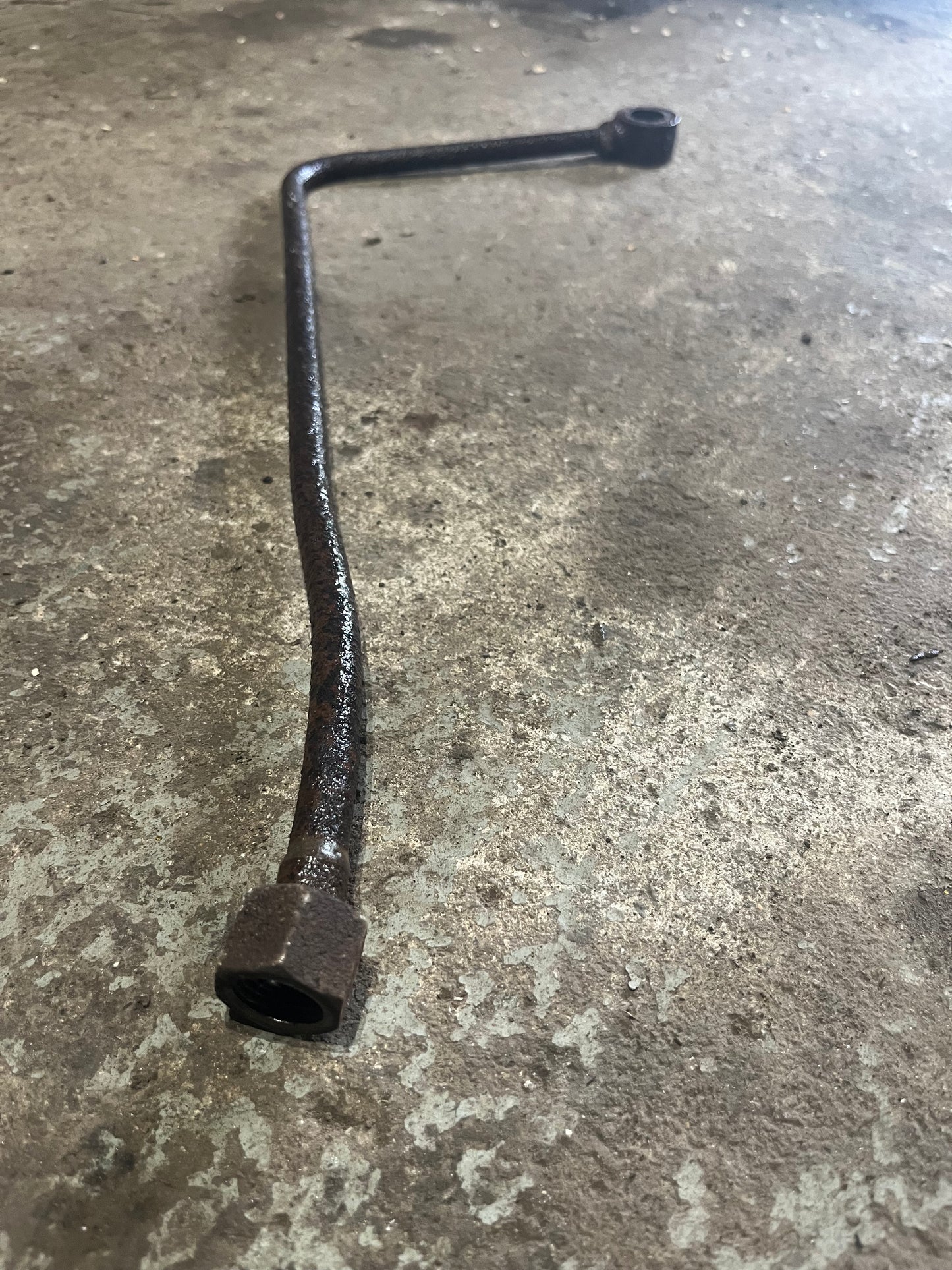 External service tipping pipe