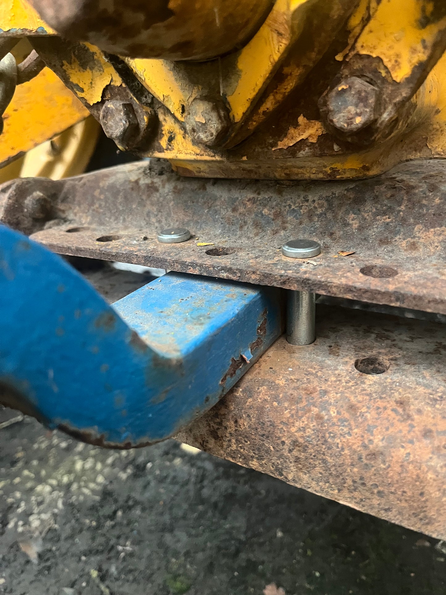 Ford Swinging drawbar stay pins