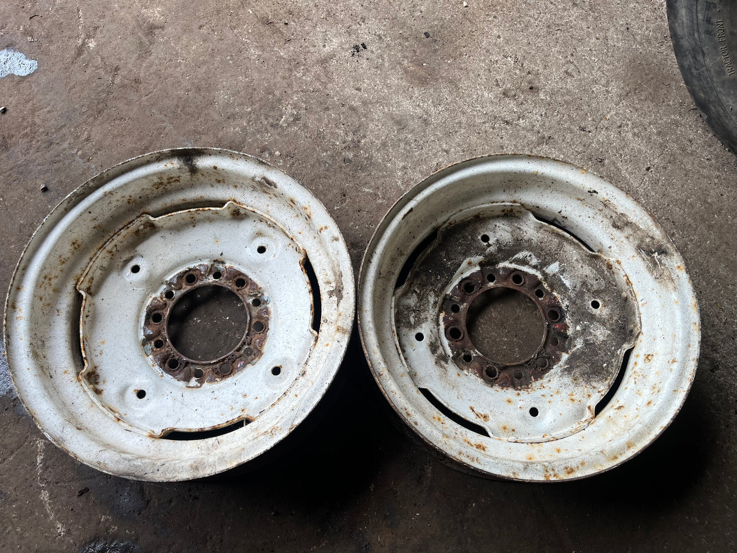 Massey Ferguson 16’’ front wheels