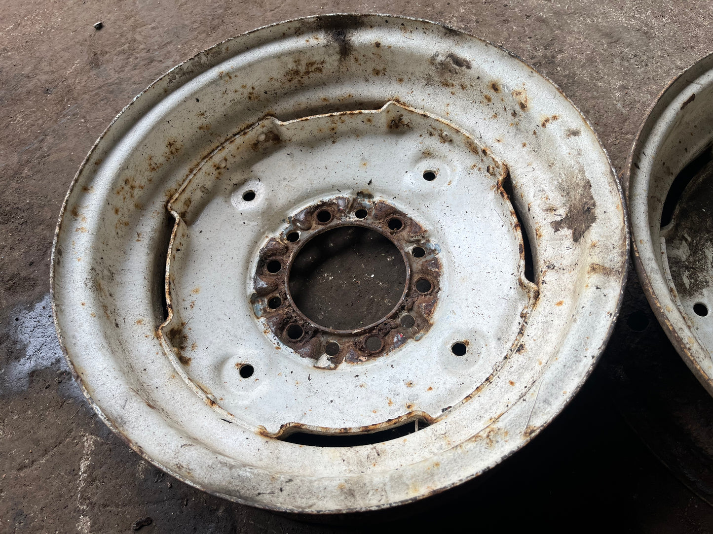 Massey Ferguson 16’’ front wheels