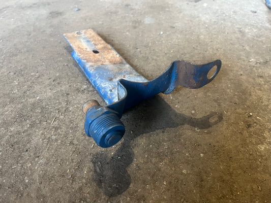 Tipping pipe bracket