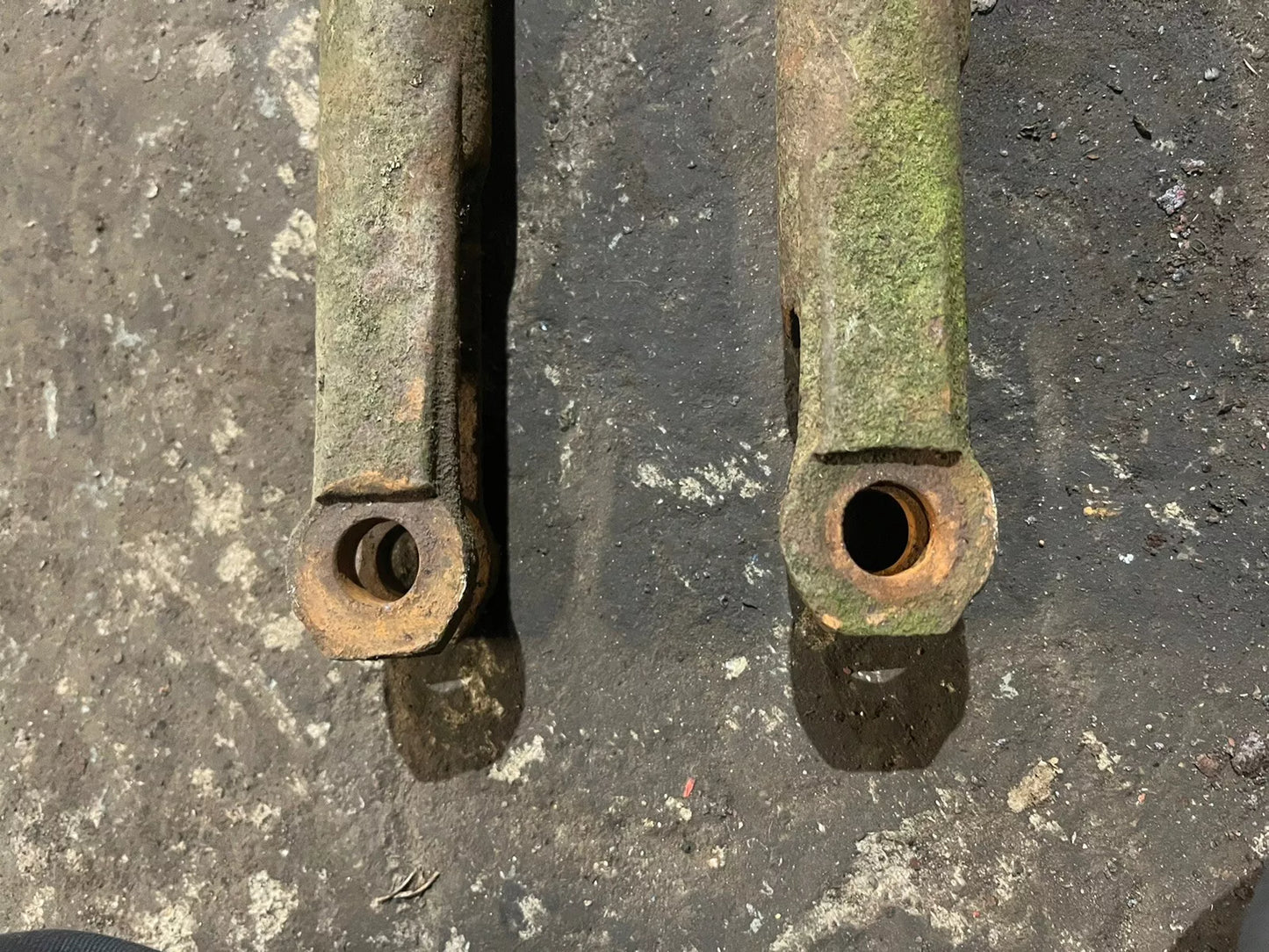 Fordson Dexta / Super Dexta Original Levelling Drop Arms Rear Linkage