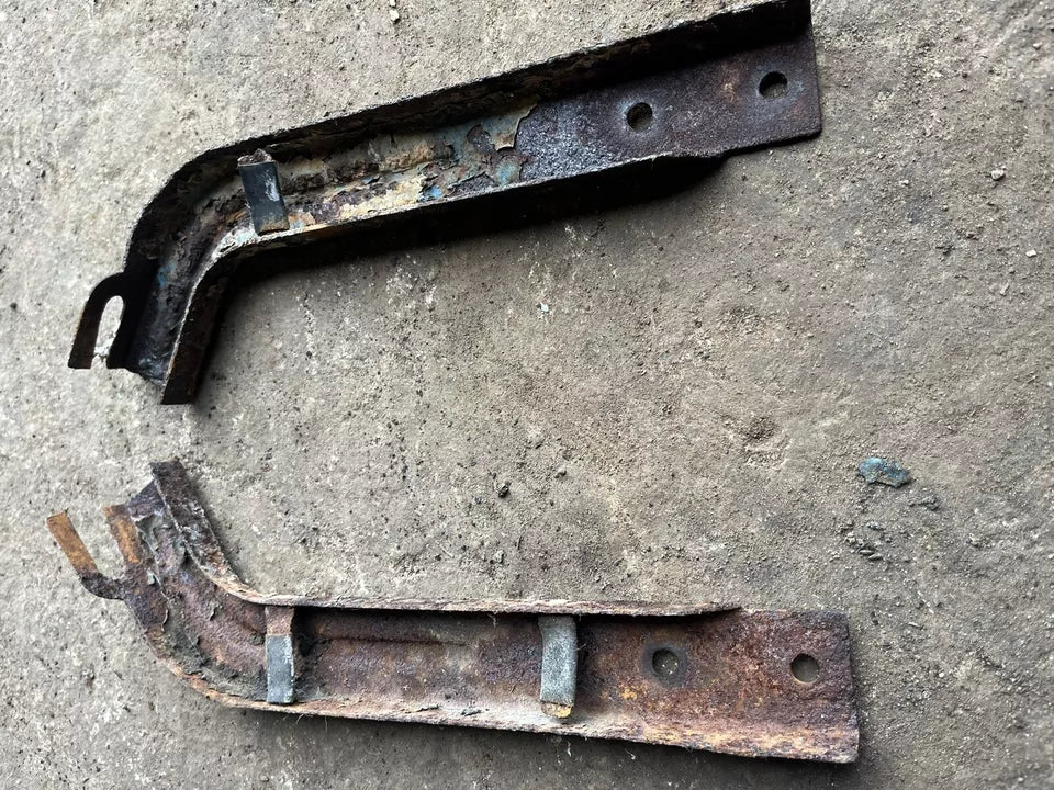 Fordson Dexta / Super Dexta Original Nosecone Brackets (pair)