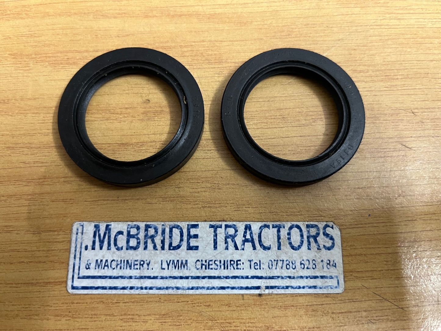 STEERING BOX SIDE OIL SEALS