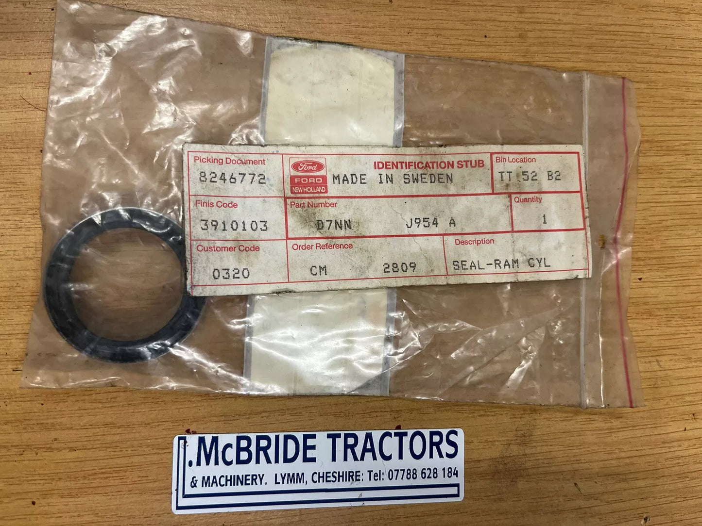 GENUINE FORD NEW HOLLAND OEM D7NNJ954A HYDRAULIC ASSISTER RAM SEAL 5100 - 7700