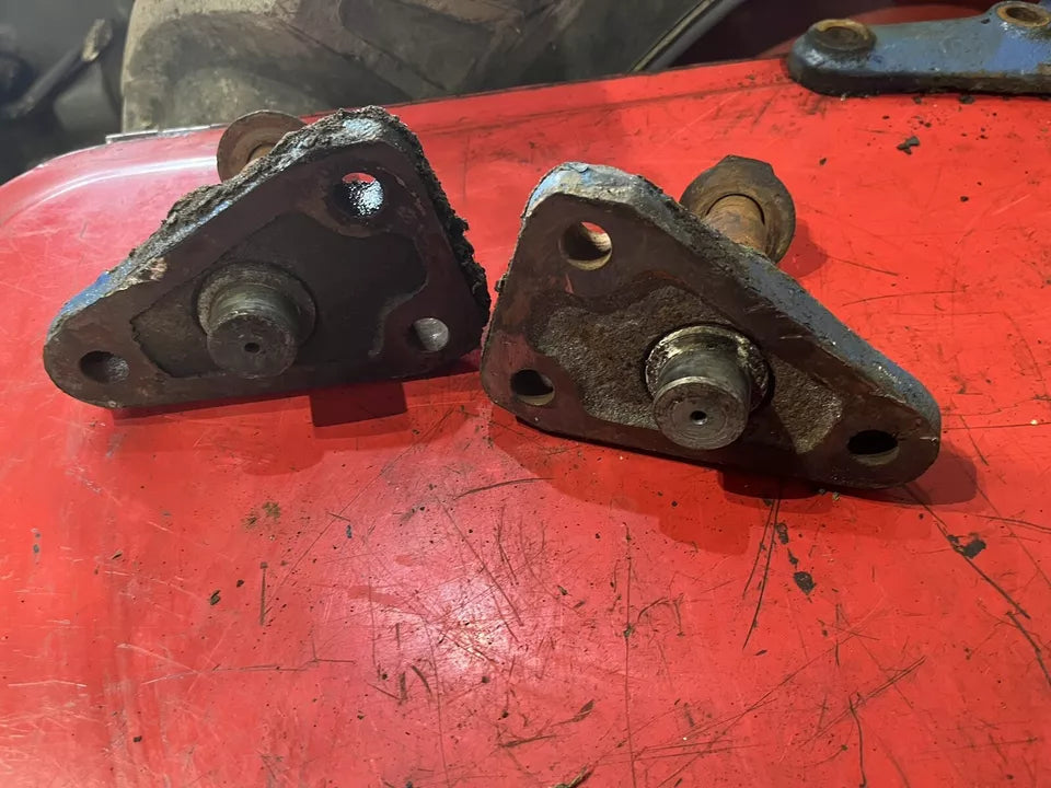 Fordson Major Hydraulic Lower Link Arm Lug Brackets (pair)