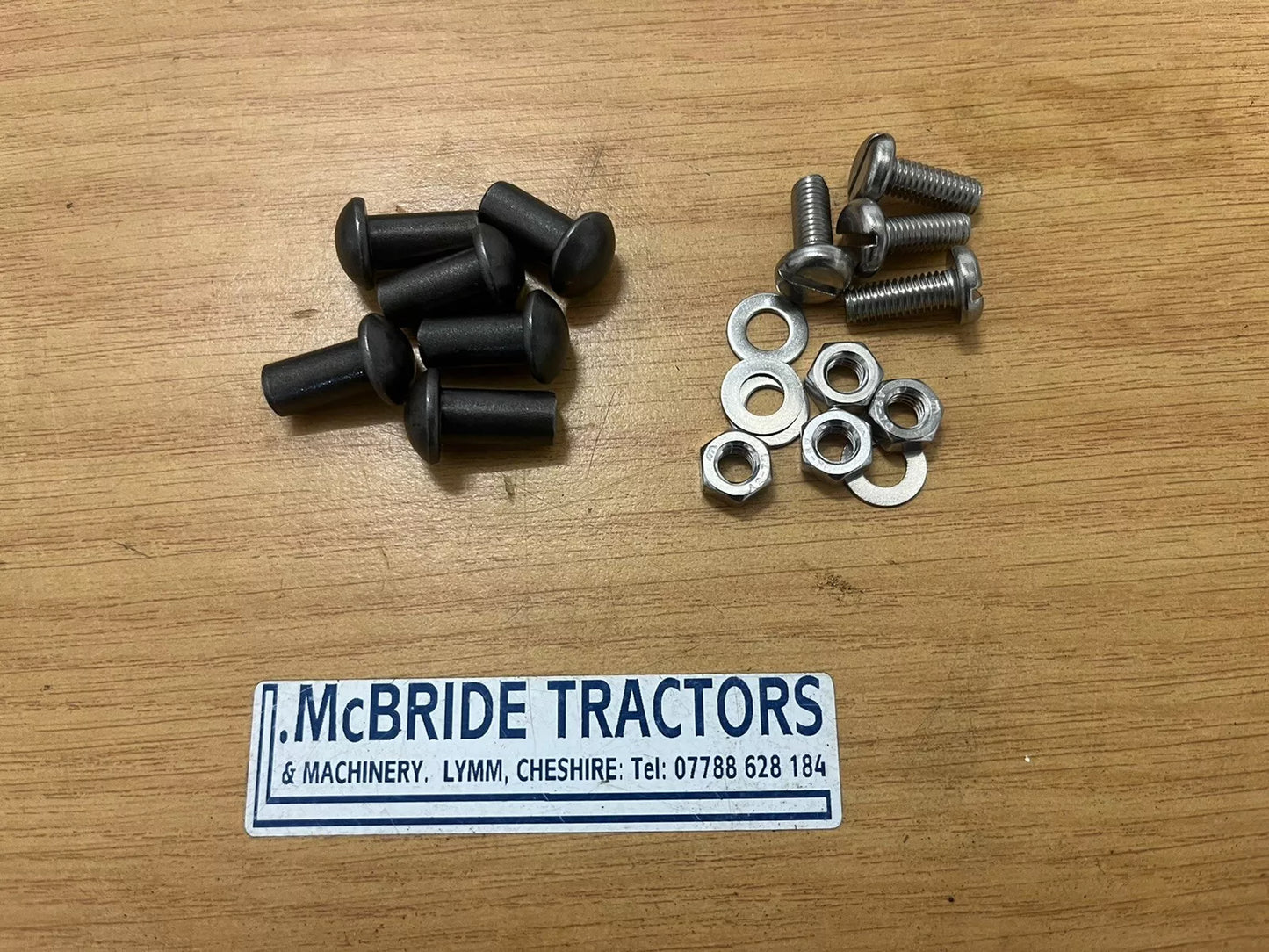 FORDSON MAJOR REAR LIGHT FASTENER SET